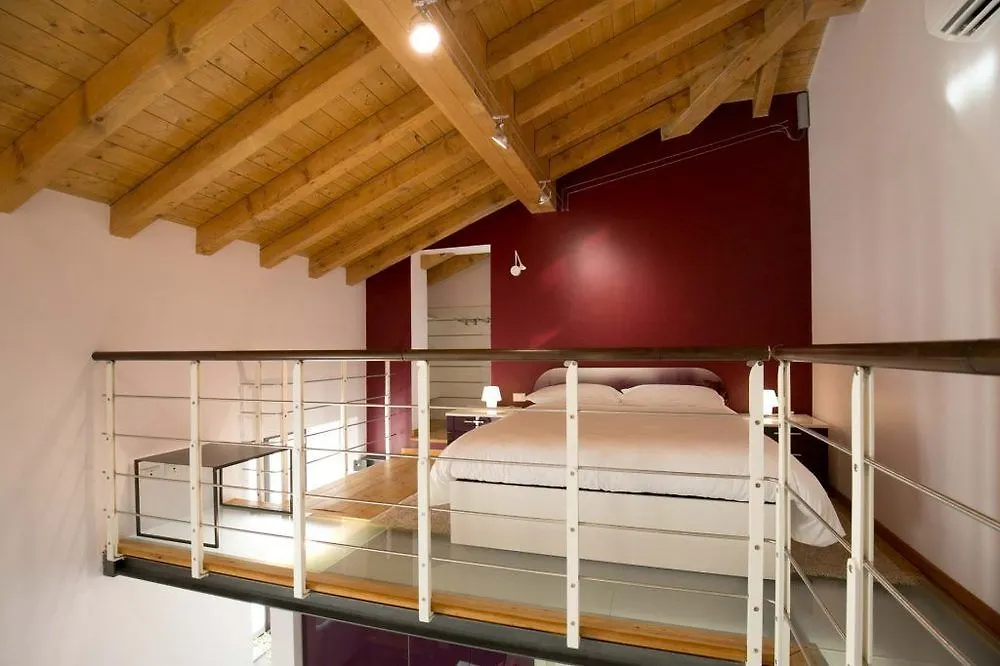 ** Apartahotel Versoverde Hotel Alzaia Naviglio Grande Milán Italia